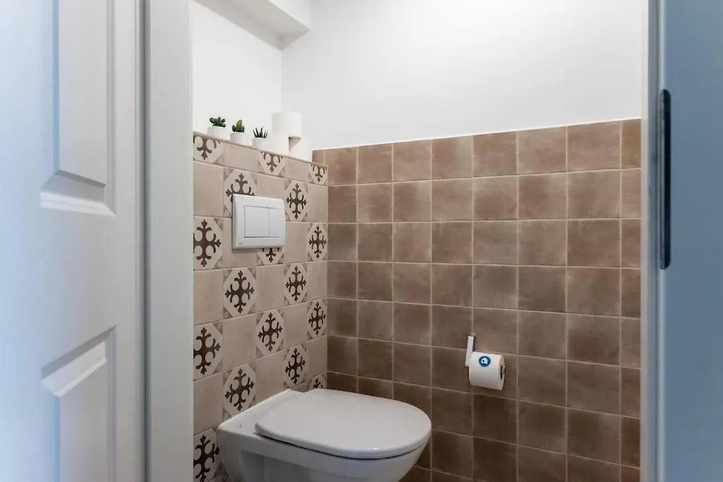Neat 1Br Duplex By Metro And Center By Hm Apartment Vienna